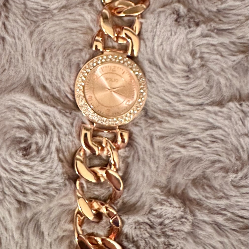 Folio gold watch with bracelet like band